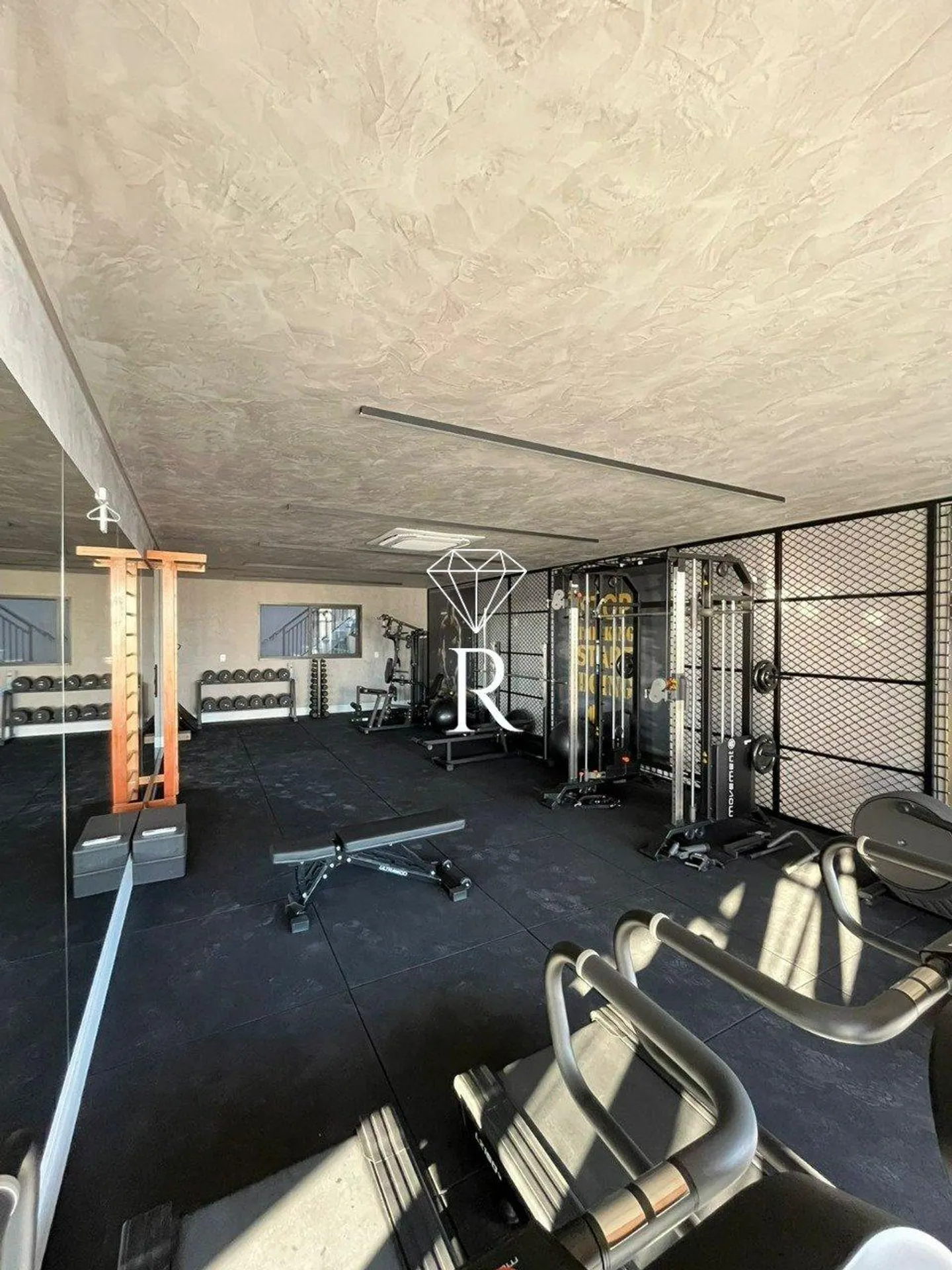 3-bedroom apartment with a grill on the balcony — photo 44