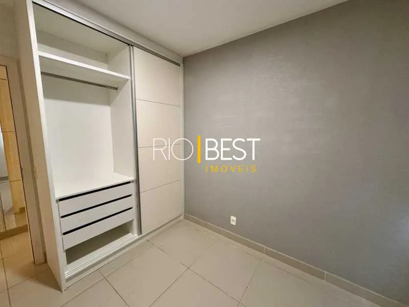 2-bedroom apartment with a glass-enclosed balcony — photo 2