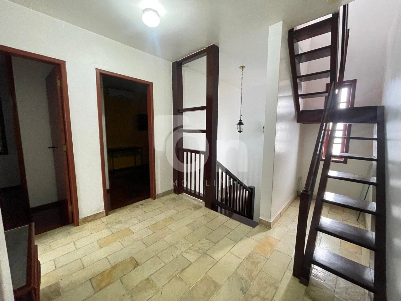 3-bedroom house with a bathtub — photo 3