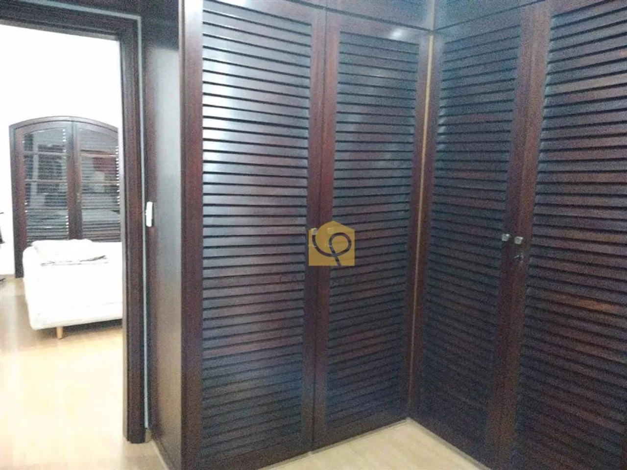 Casa mobiliada com varanda, 3 dormitórios e 290 m² — photo 17