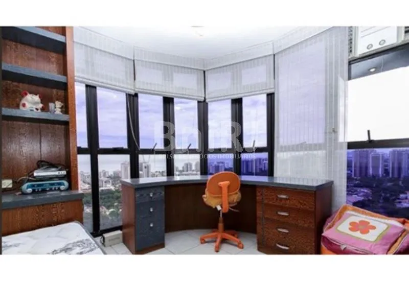 3-bedroom apartment with a glassed-in balcony — photo 7