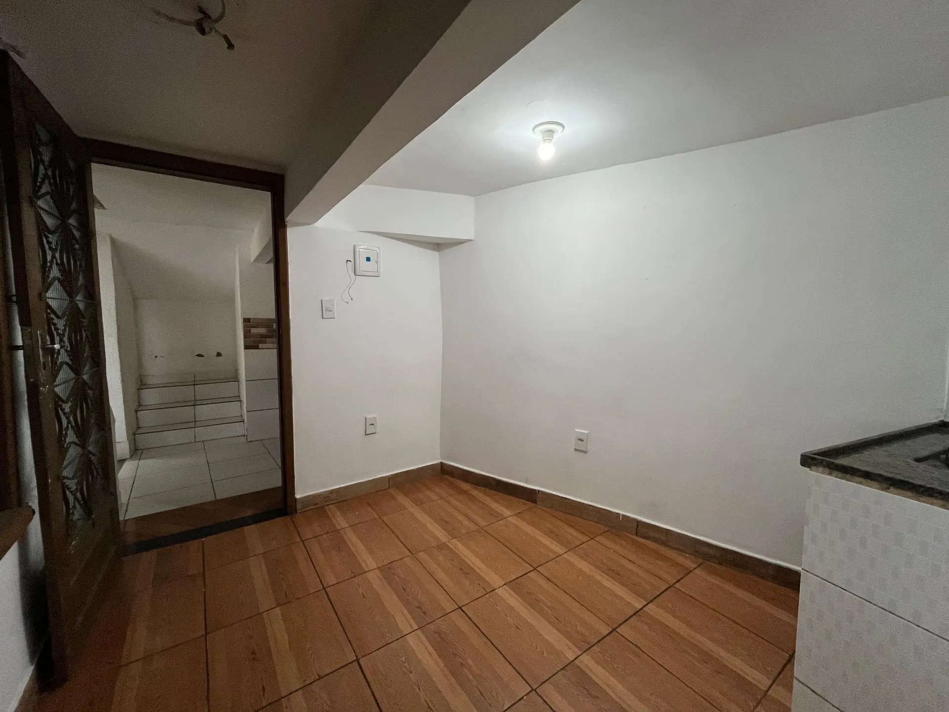 Casa de 1 quarto com cozinha compacta e área de serviço — photo 11