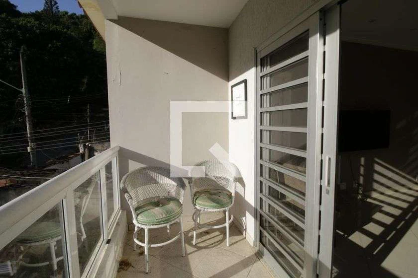 Casa de 381 m² com 7 quartos, 4 banheiros e jardim — photo 4