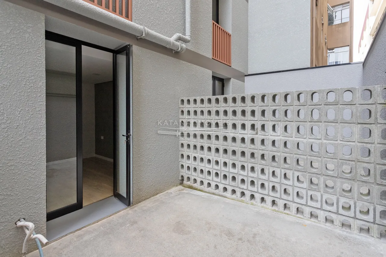 Apartamento de 1 quarto com cozinha compacta e box de vidro — photo 7
