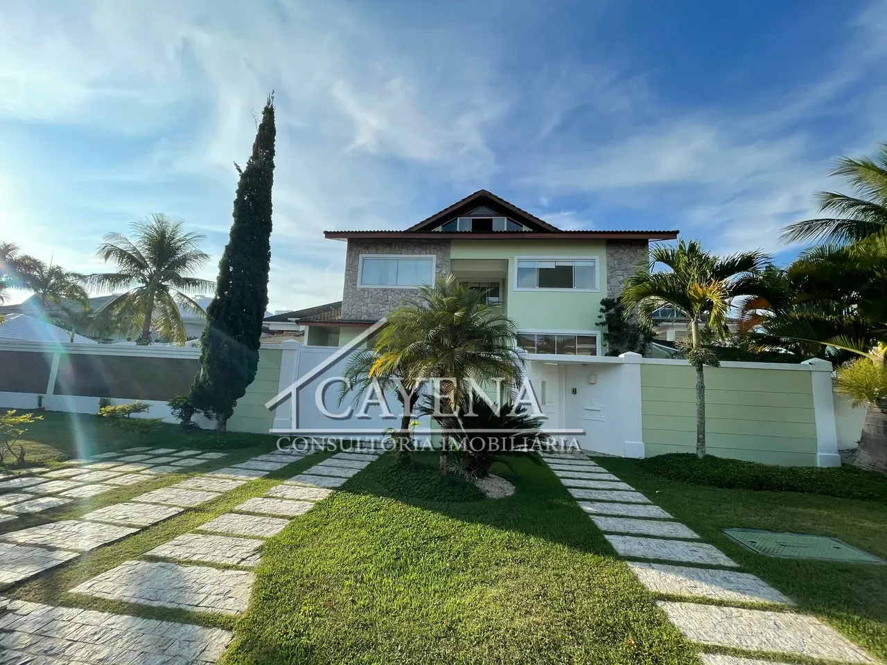 4 quartos e banheira: casa de 650 m² — photo 31