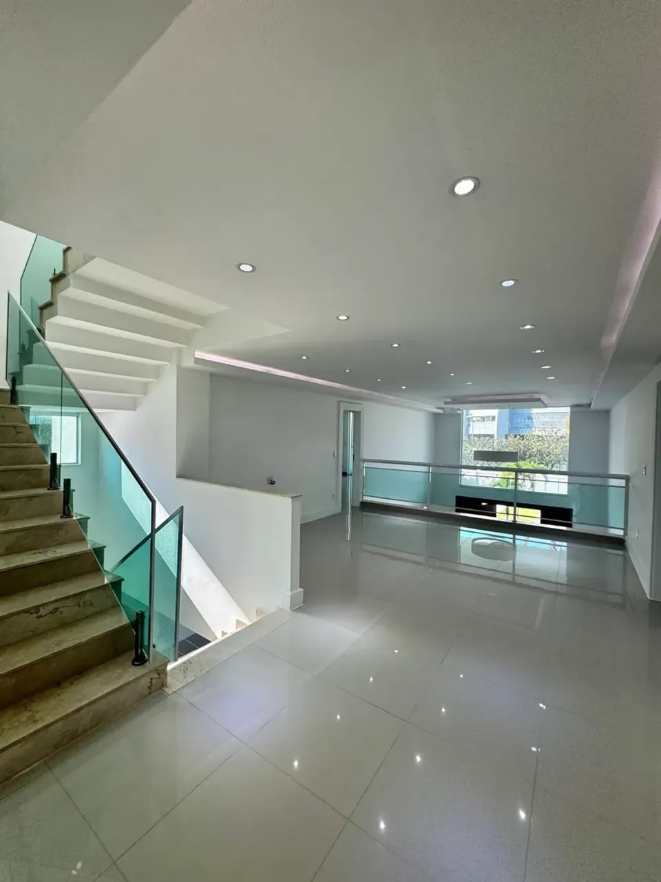 Unfurnished house with 5 bedrooms and 5 bathrooms — photo 9
