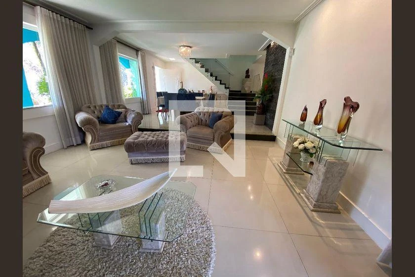 Unfurnished 4-bedroom house with 1000 m² and parking — photo 3