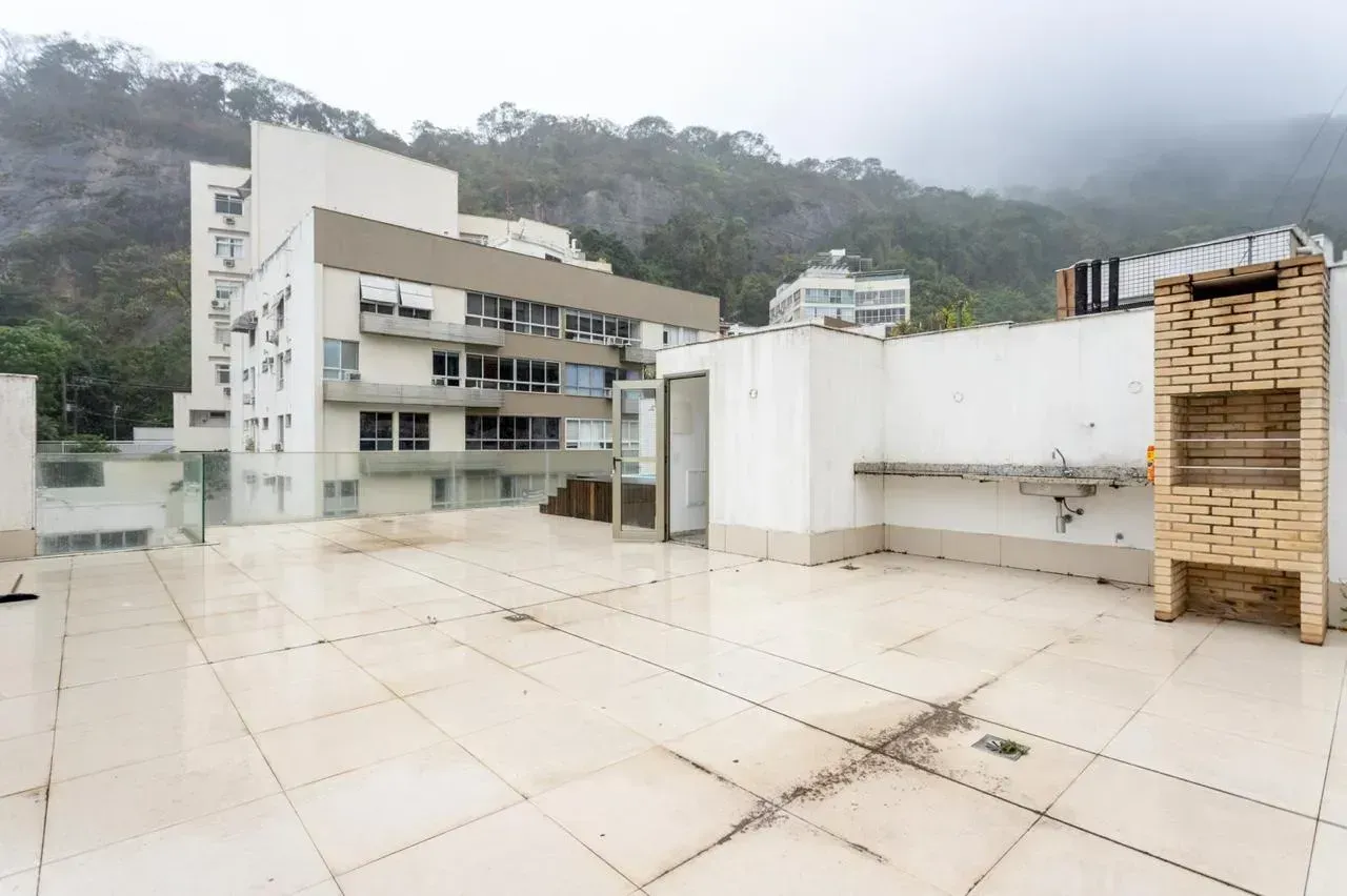 Duplex penthouse with 230 m², 3 bedrooms, 2 bathrooms — photo 28