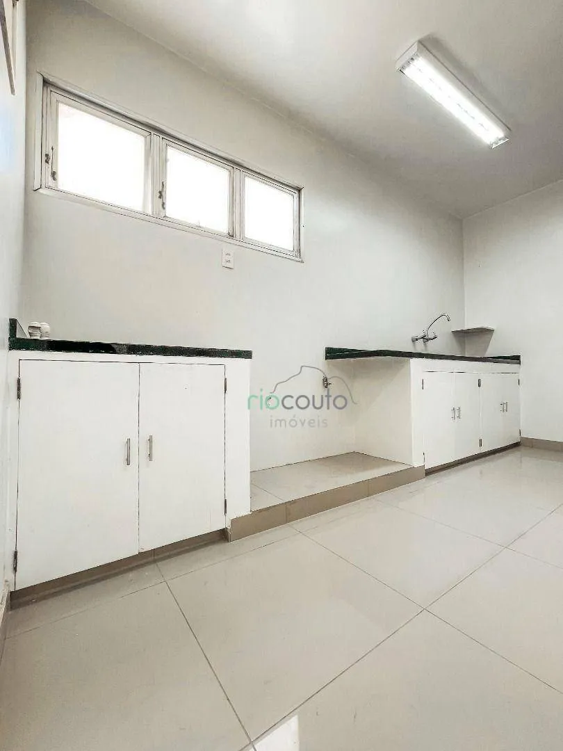 Unfurnished apartment with 4 bedrooms and 377 m² — photo 42