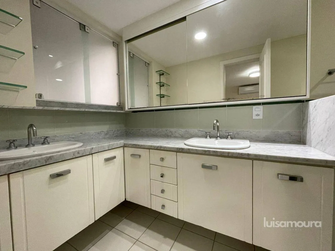 Furnished 4-bedroom house with 5 bathrooms — photo 8