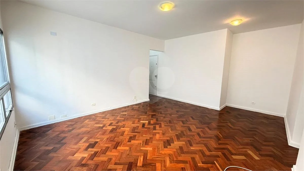 Wood or laminate floors in a 3-bedroom apartment, 91 m² — photo 22