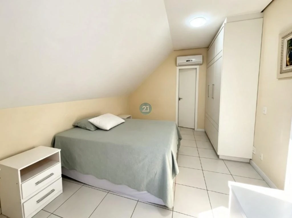 Apartamento dúplex amueblado con 3 suites y 2 plazas — photo 10