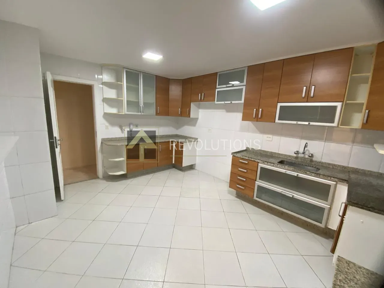 Apartamento de 3 quartos e 5 banheiros com varanda — photo 24