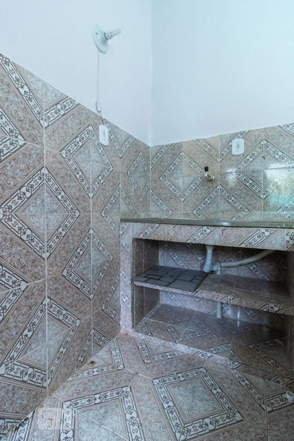 Unfurnished studio with 1 bedroom and 1 bathroom — photo 7