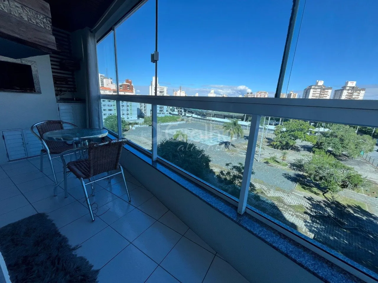 Apartamento amueblado de 2 dormitorios con parrilla en balcón — photo 7