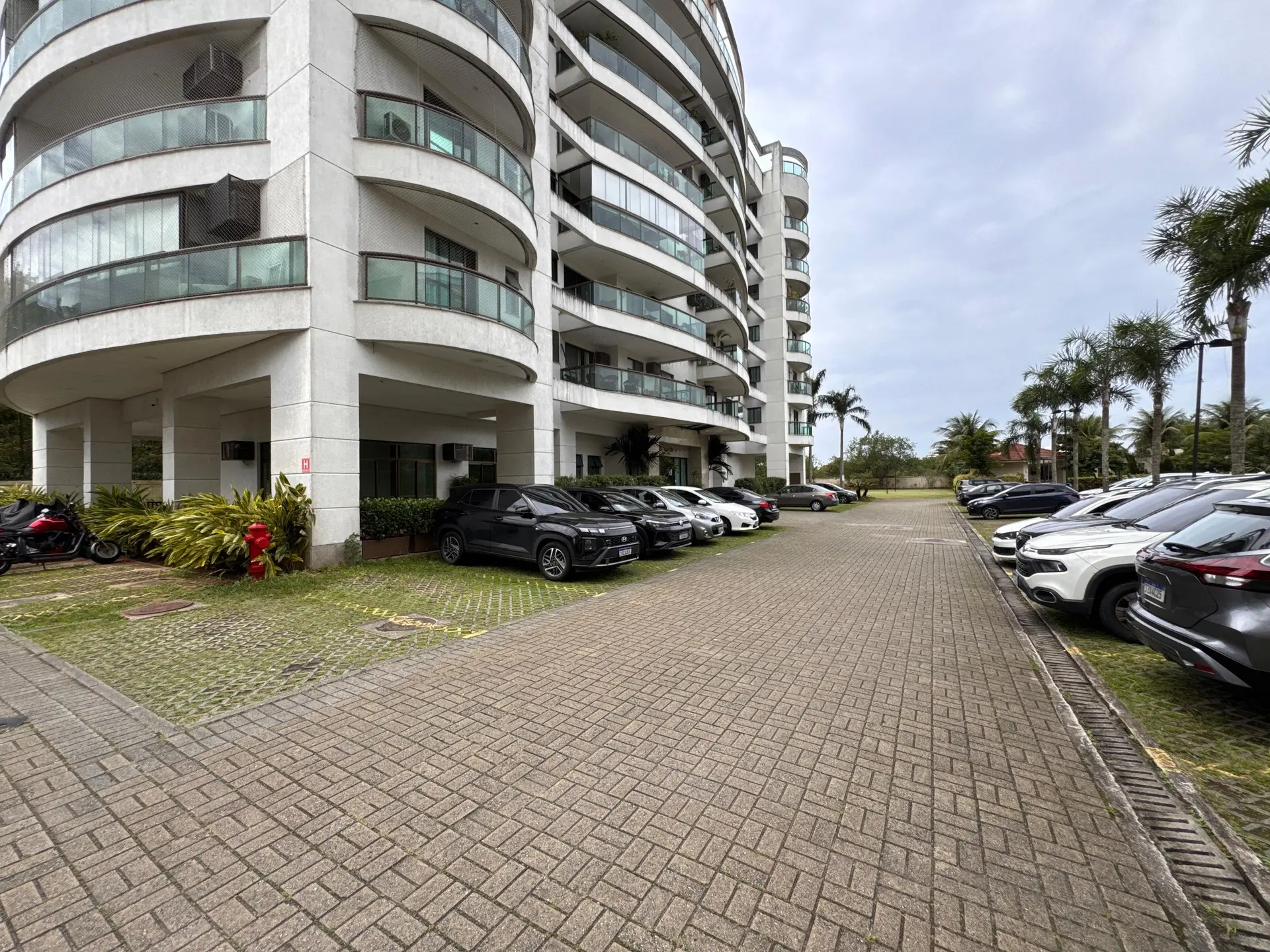 Glass-enclosed balcony in a 3-bedroom apartment, 96 m² — photo 23