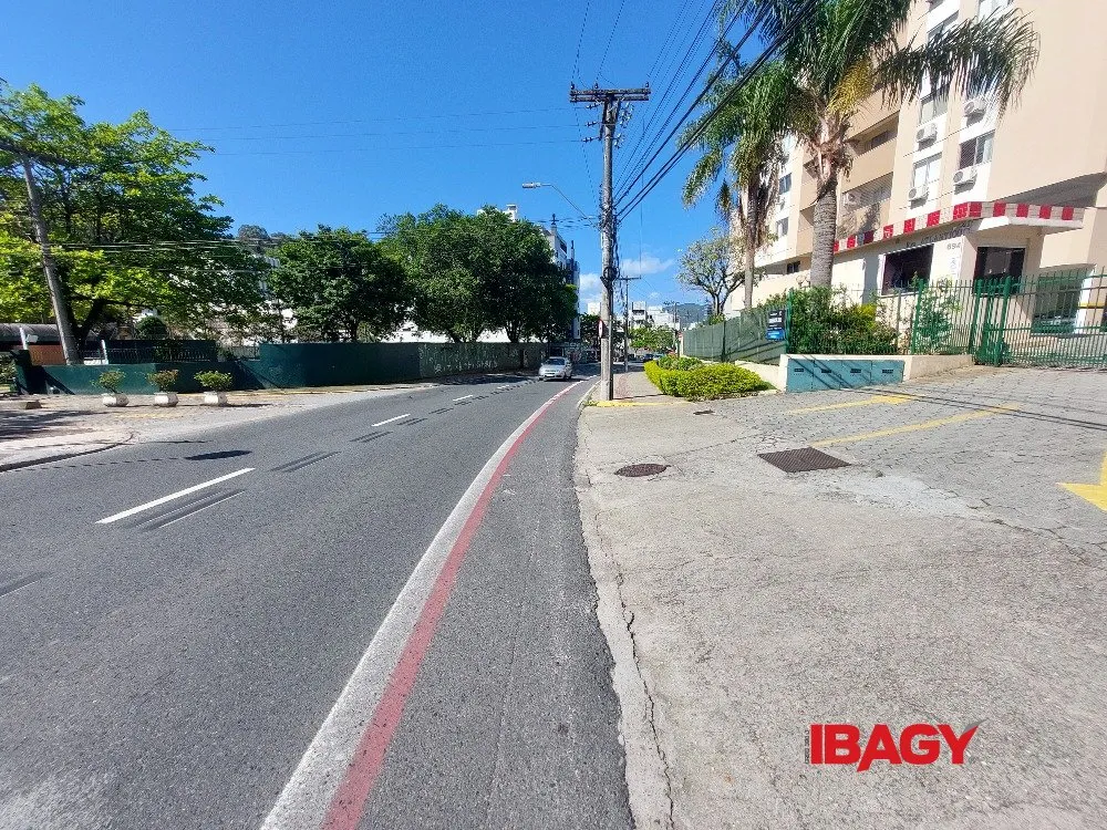 Apartamento amueblado con 3 dormitorios, 117 m² y 2 baños — photo 25