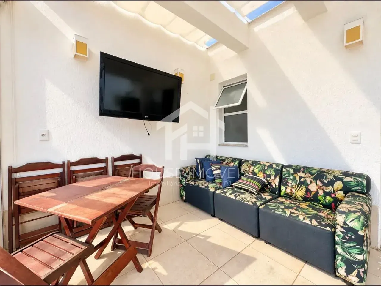 Панорамные окна и 3 спальни: квартира 150 м² — photo 15