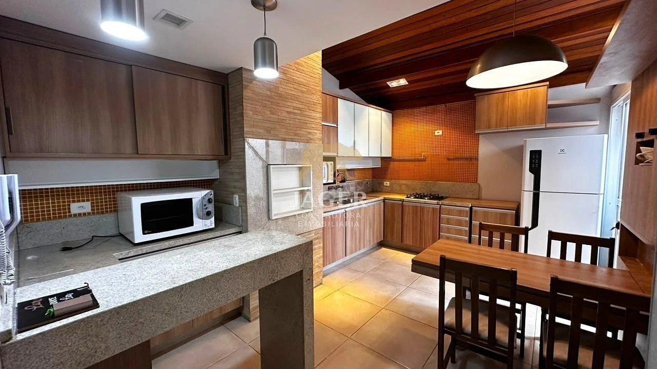 3-bedroom house with a home office — photo 2