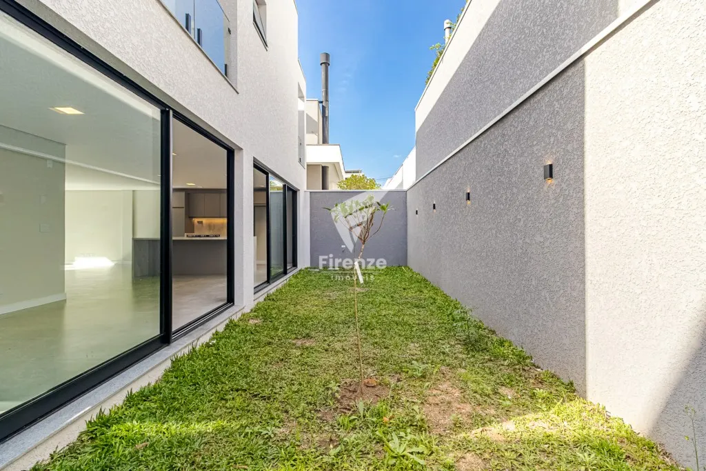 Furnished house with 4 bedrooms and 320 m² — photo 36
