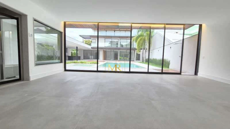 Triplex house with 6 en-suite bedrooms and 9 bathrooms — photo 3