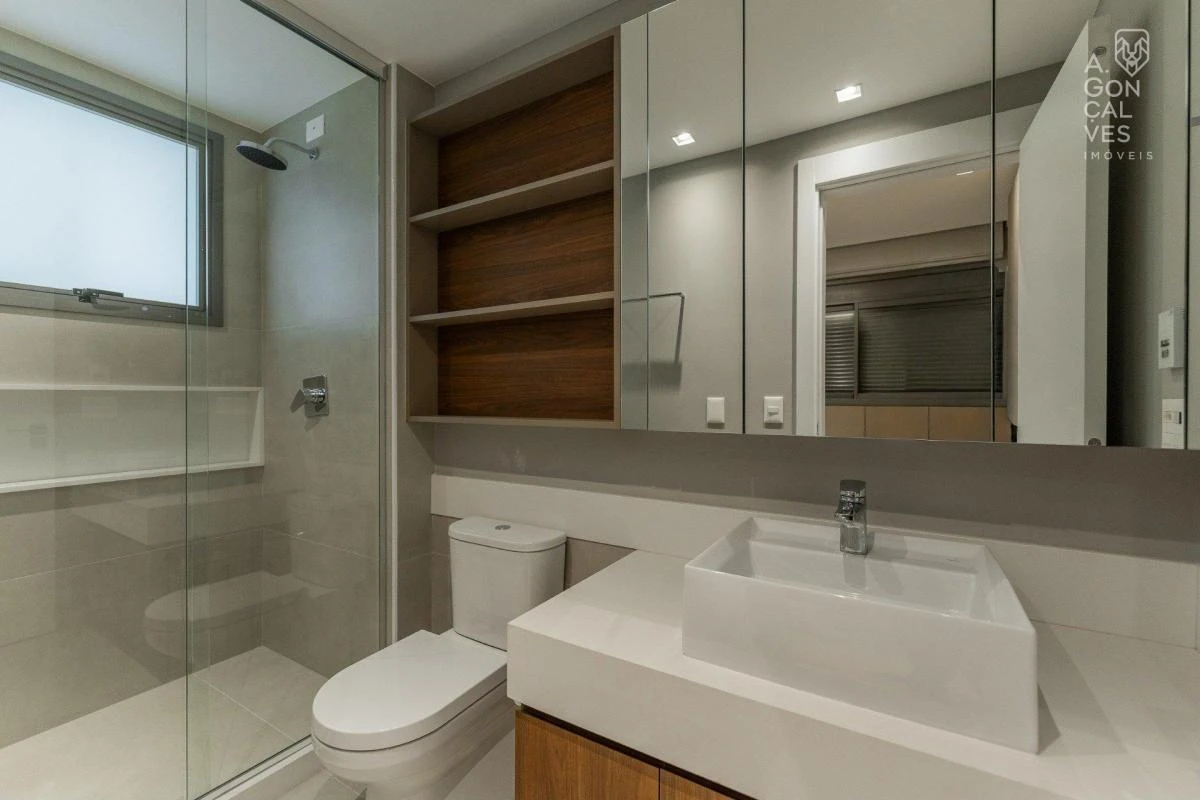 Furnished apartment, 139 m², with a glass-enclosed balcony — photo 26