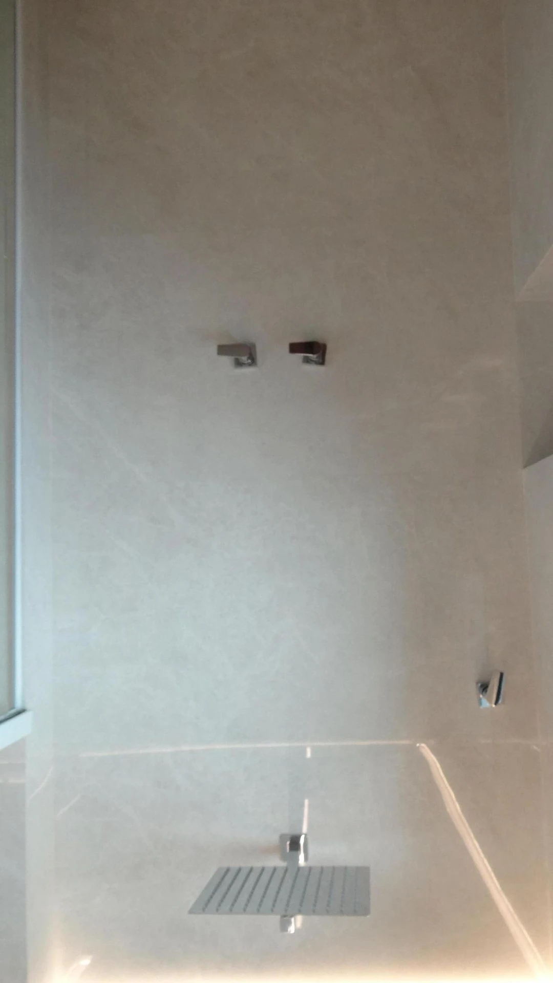 Casa de 384 m² com janelas do piso ao teto e varanda gourmet — photo 39