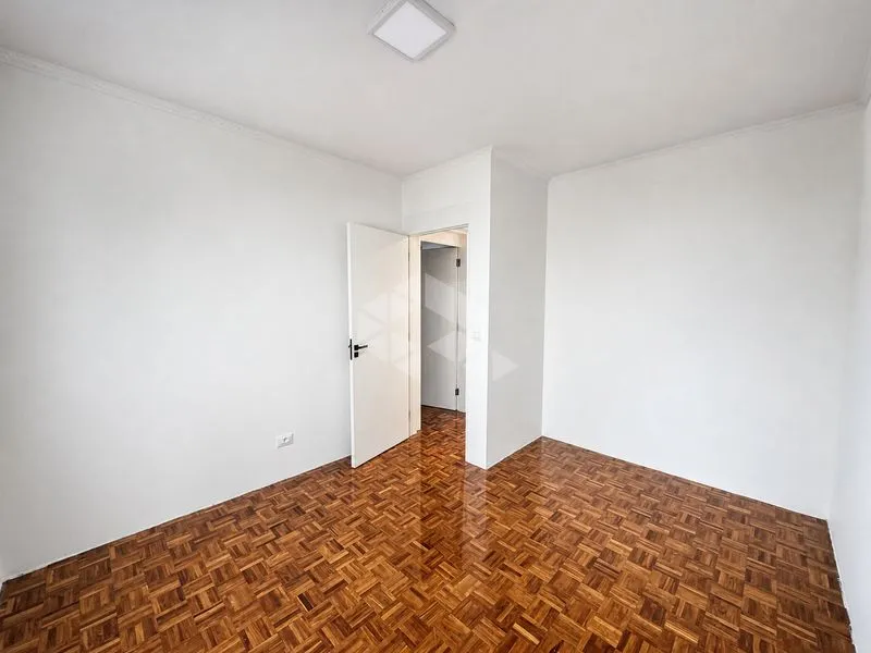 Apartment, 140 m², with wood or laminate floors — photo 13