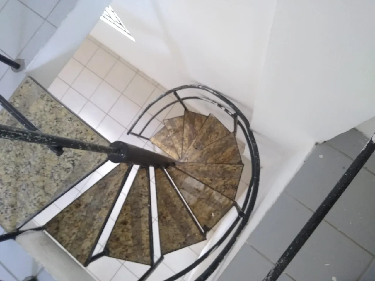 Estudio sin amueblar con calentador a gas y 1 baño — photo 11