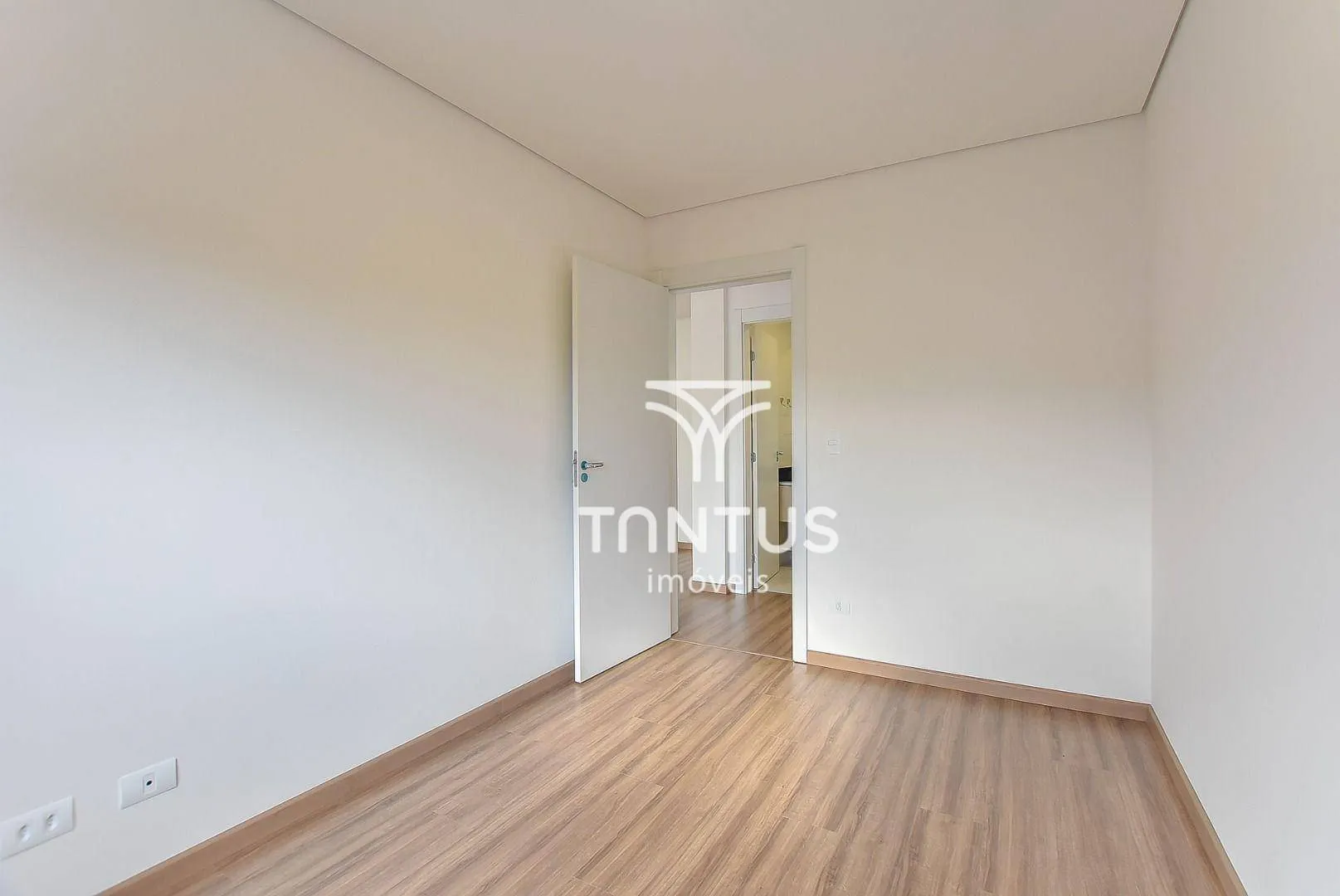2-bedroom apartment with 2 parking spaces and en-suite — photo 28