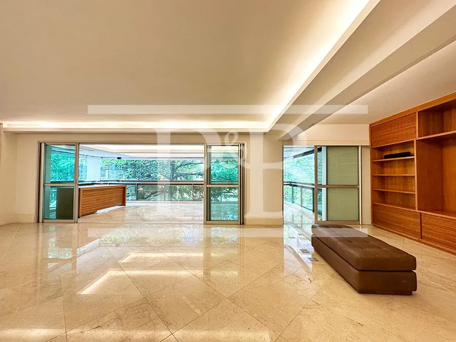 Apartamento com 2 quartos e varanda de vidro fechada — photo 4