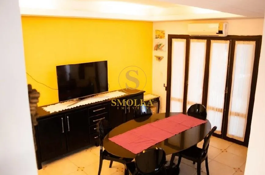 5-bedroom house with 1 en-suite and 4 parking spaces