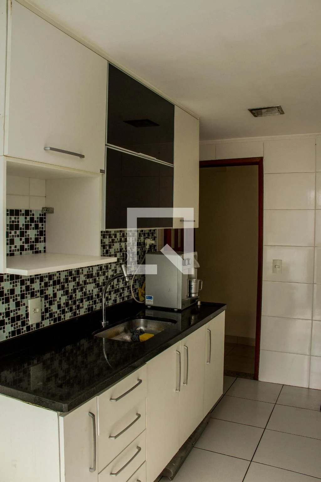Unfurnished 2-bedroom apartment with 2 bathrooms and parking — photo 16