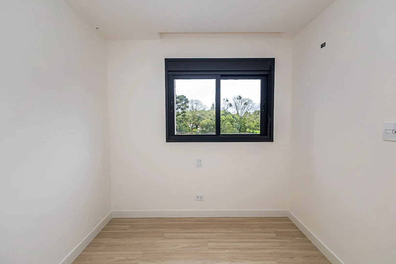 Furnished apartment, 78 m², with a glass-enclosed balcony — photo 147