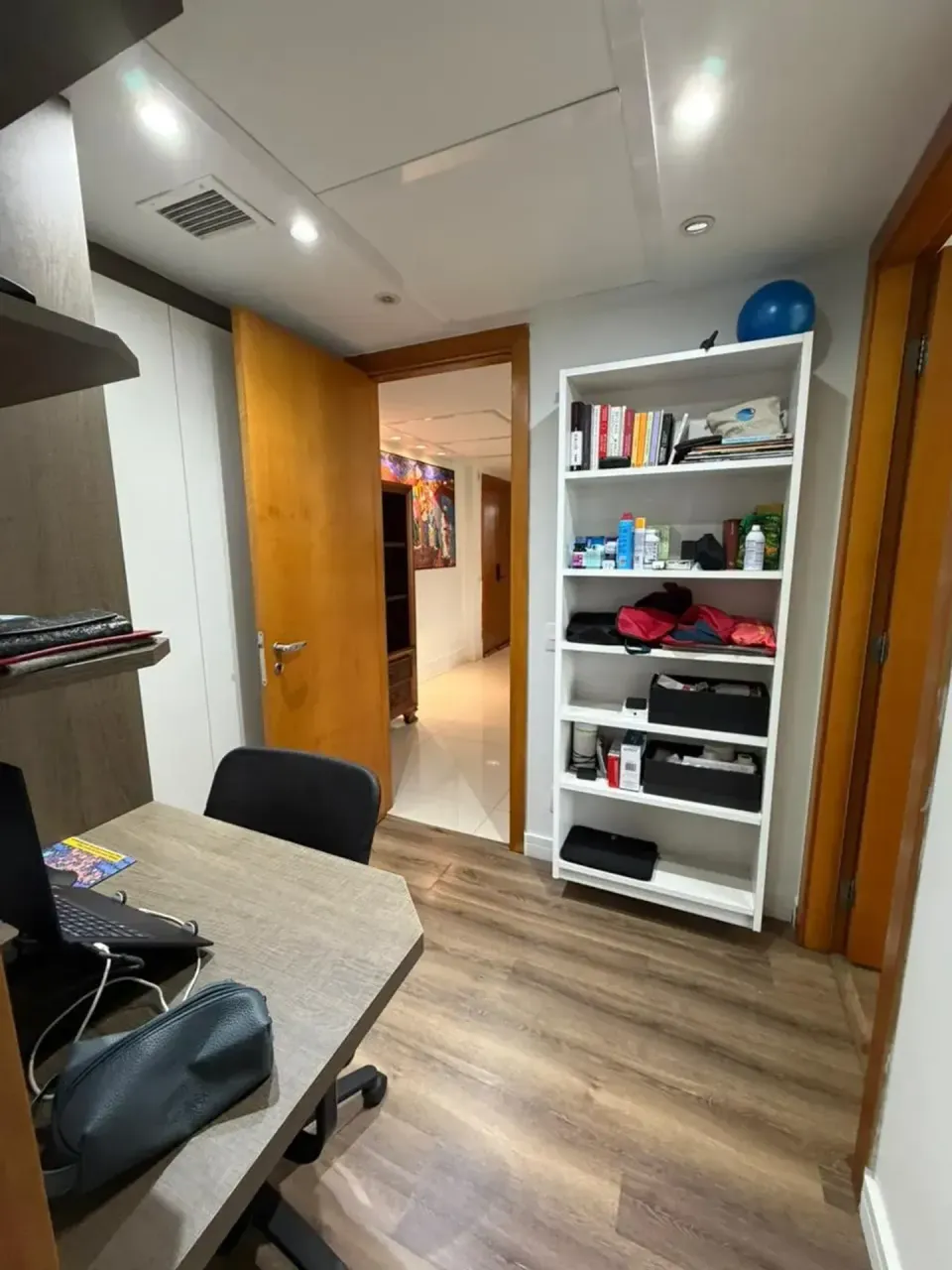 Furnished 2-bedroom apartment with open-plan kitchen — photo 7