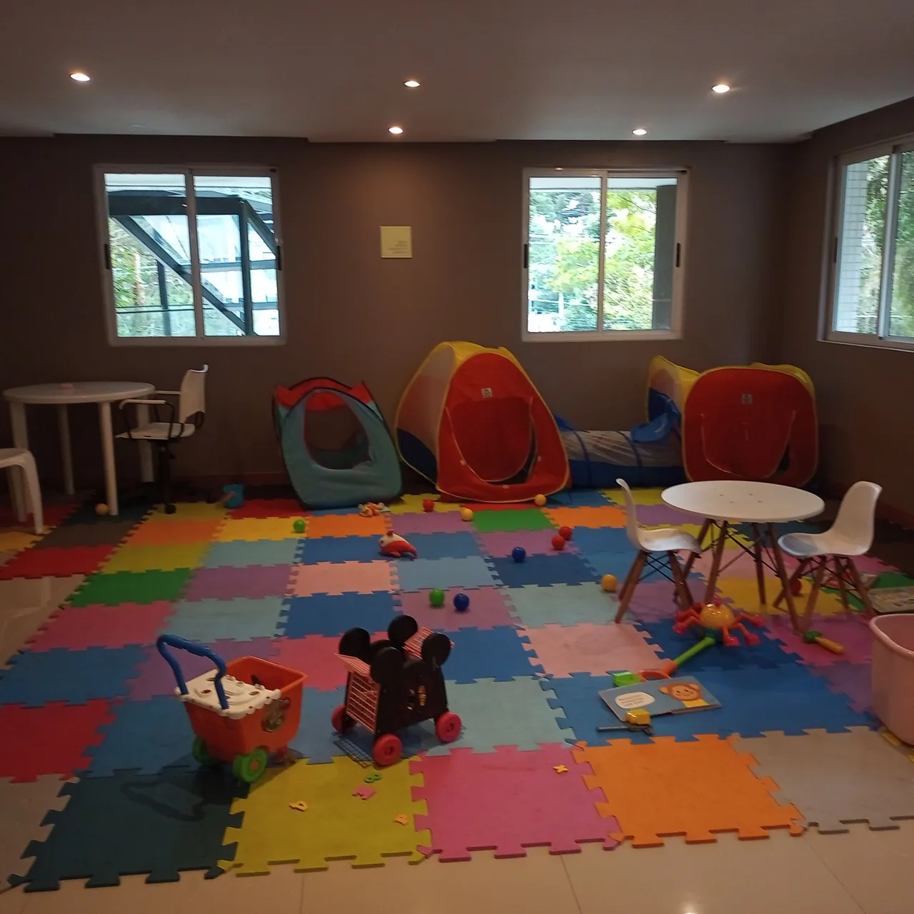 3-bedroom apartment in a building with a gym — photo 18