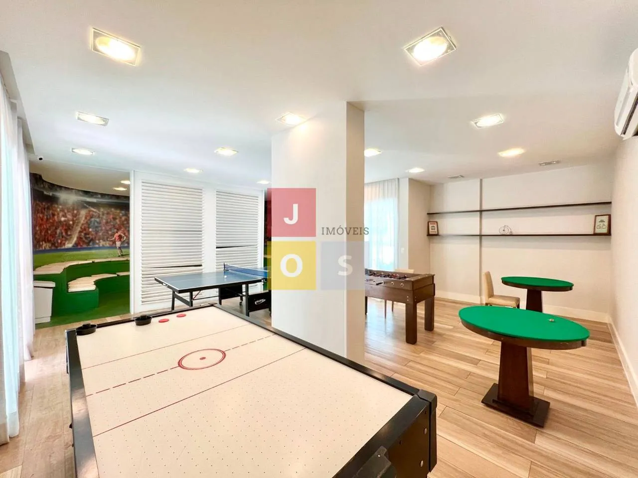 Furnished 4-bedroom suite apartment with 156 m² — photo 141