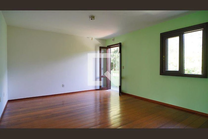 House, 735 m², with floor-to-ceiling windows — photo 4