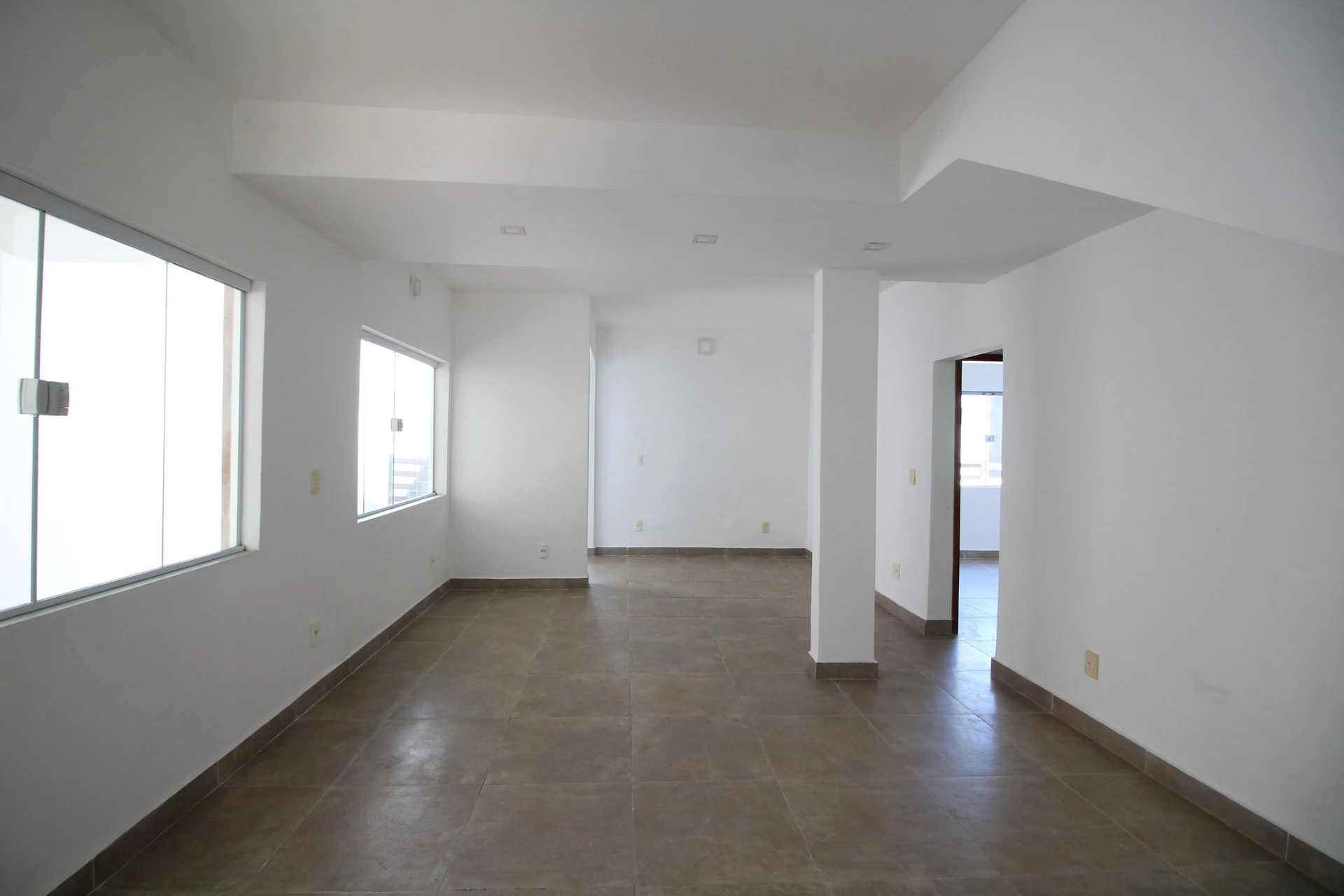 House with 4 bedrooms, 2 bathrooms and private garden — photo 31