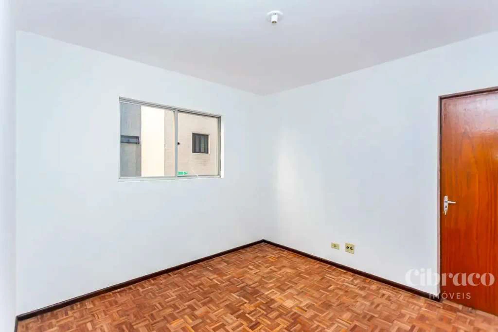 1-bedroom apartment with wood floors — photo 2