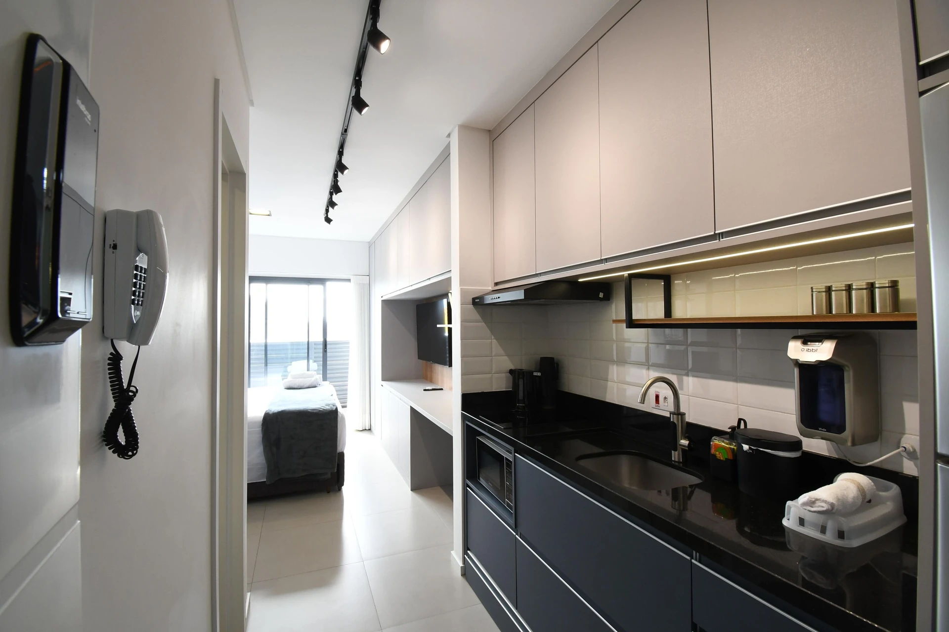 Furnished studio, 25 m², with floor-to-ceiling windows — photo 30