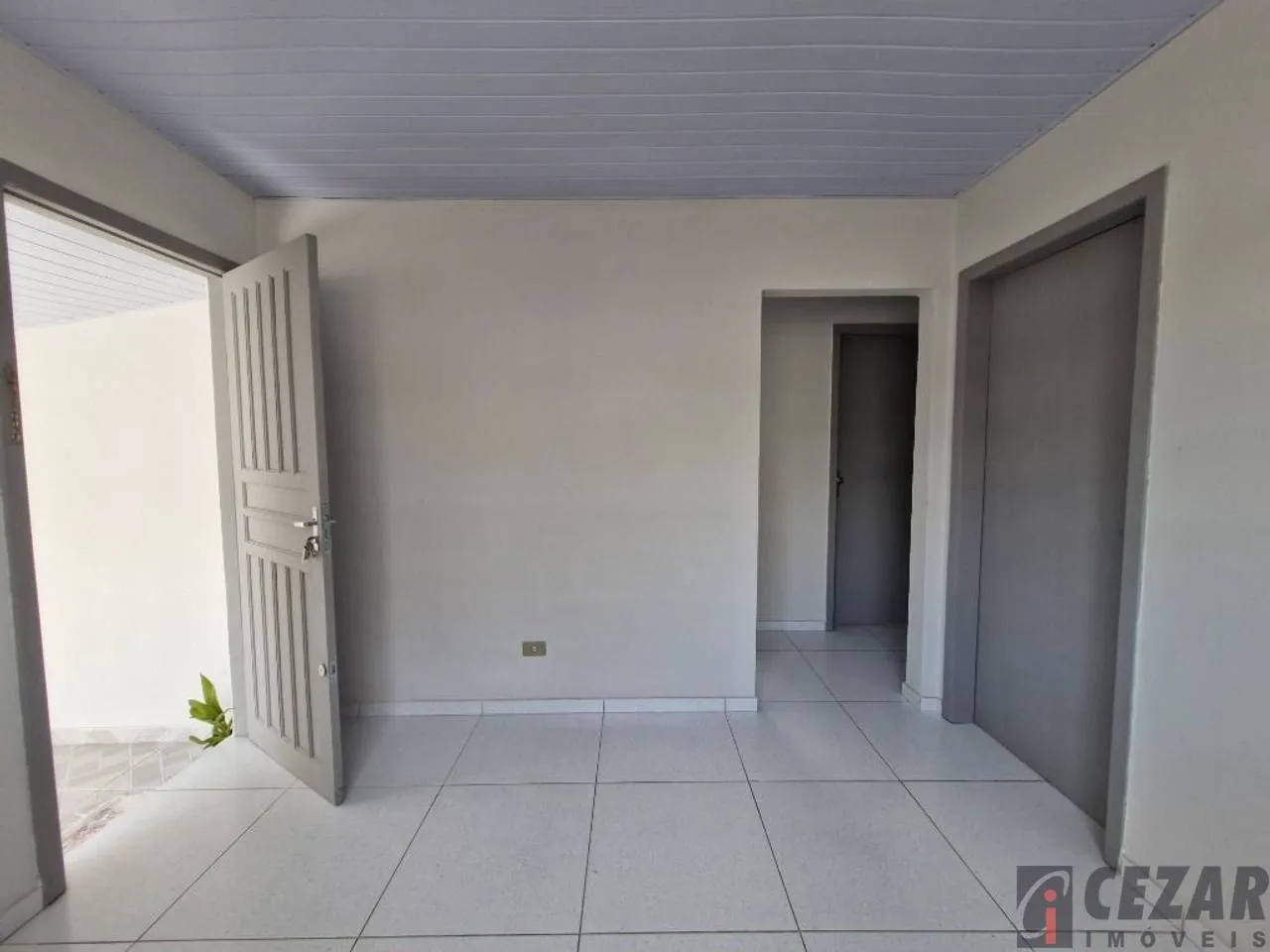 Unfurnished house with 2 bedrooms and a laundry area — photo 3