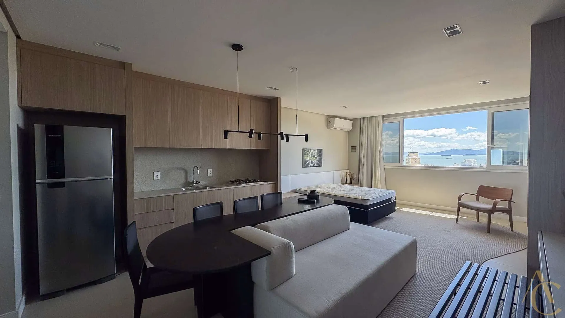 Furnished studio with integrated kitchen and 1 bathroom — photo 10