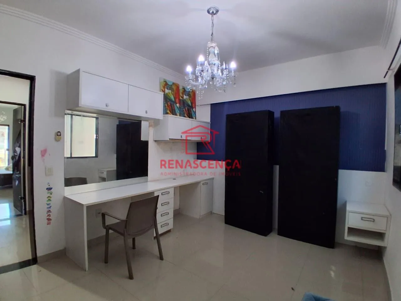 Гардеробная и 4 спальни: дом 323 м² — photo 8