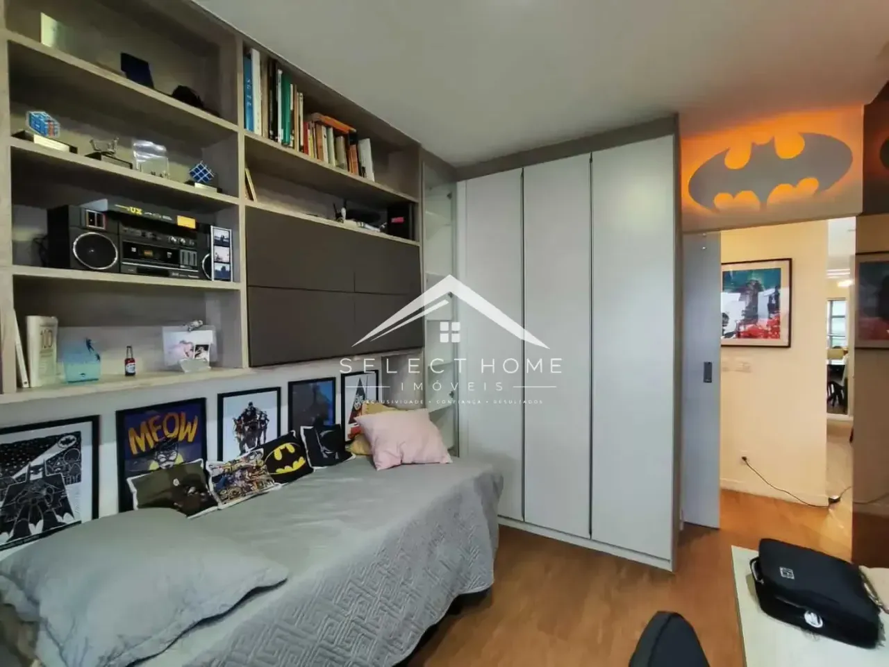 Floor-to-ceiling windows in a 4-bedroom apartment, 150 m² — photo 29
