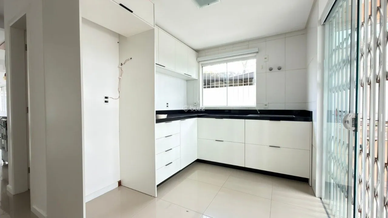 146 m² house with a walk-in closet and a garden — photo 2