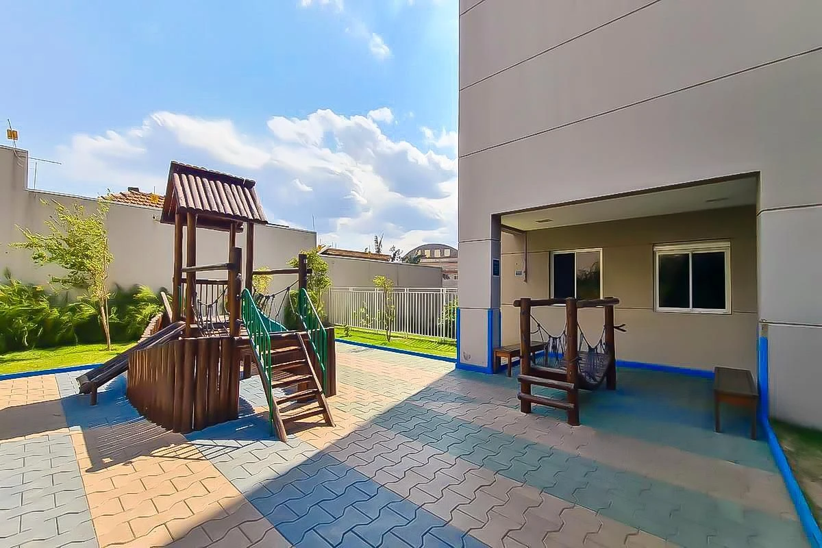 Balcony with a grill in a 2-bedroom apartment, 60 m² — photo 20