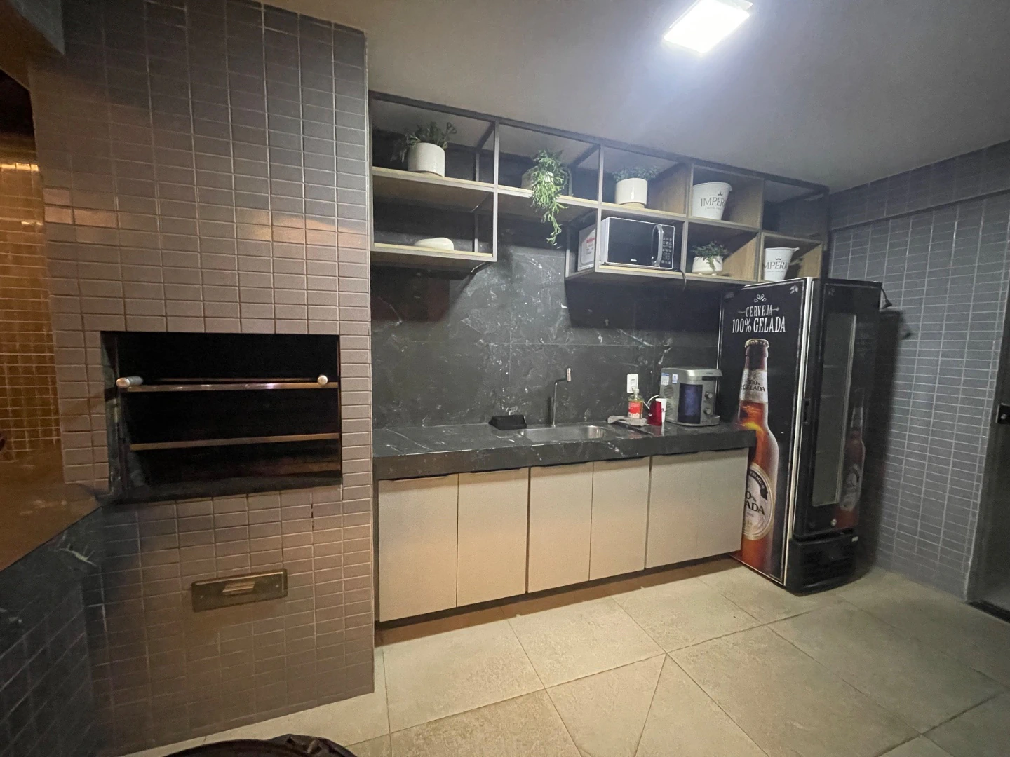 Balcony with a grill in a 3-bedroom apartment, 80 m² — photo 23