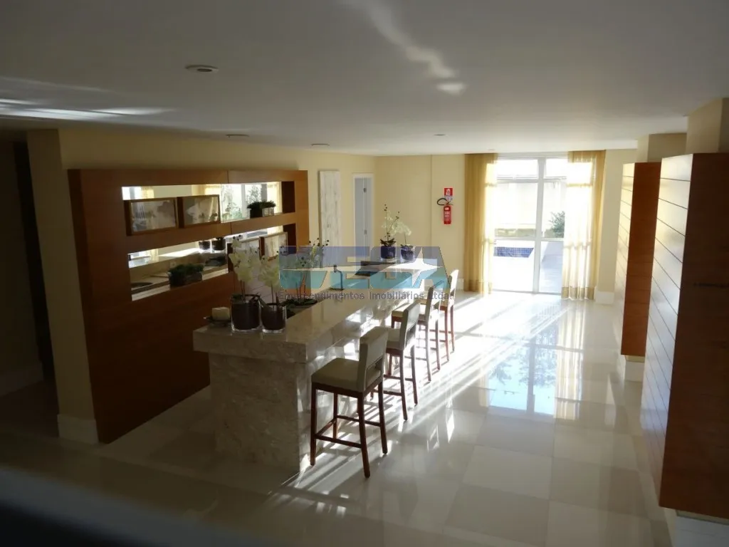 Apartamento com 4 quartos e varanda de vidro fechada — photo 40