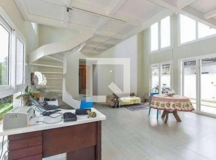 Casa para alugar com 3 suítes e 389 m², 4 vagas — photo 2
